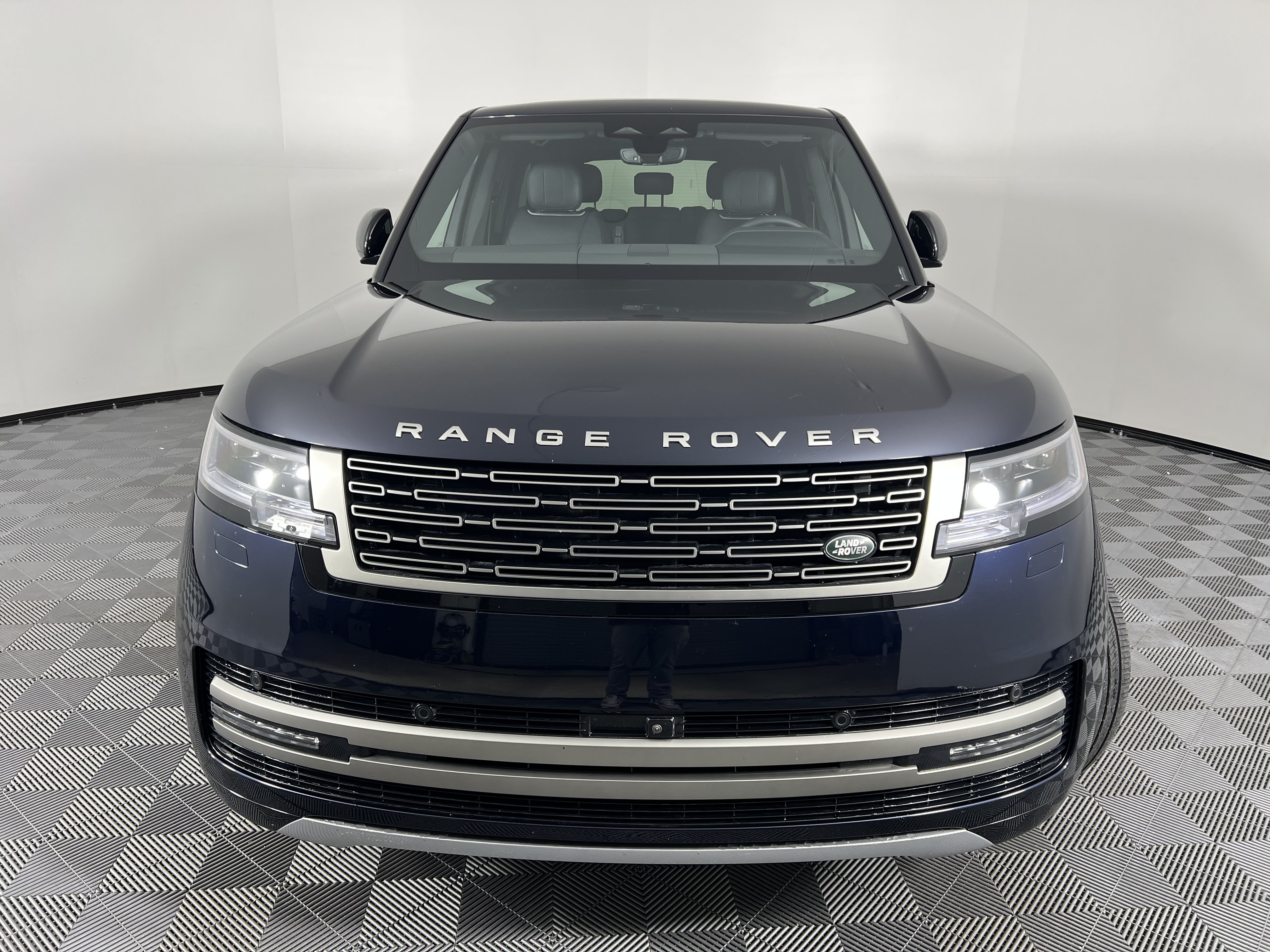 Used 2025 Land Rover Range Rover SE AWD/4WD image 5