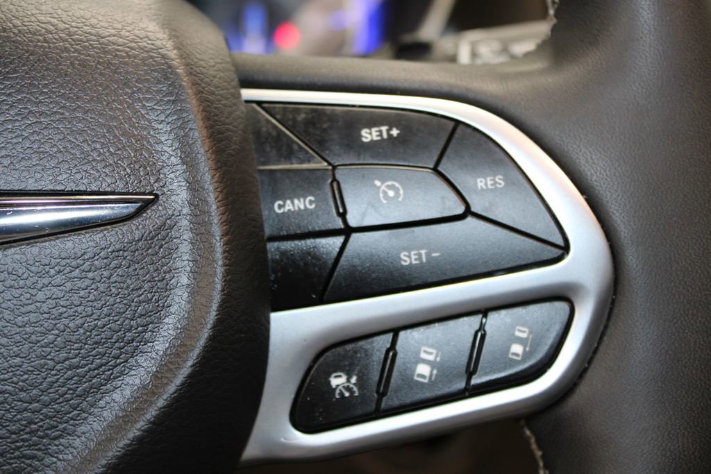 Used 2024 Chrysler Pacifica Touring-L image 44