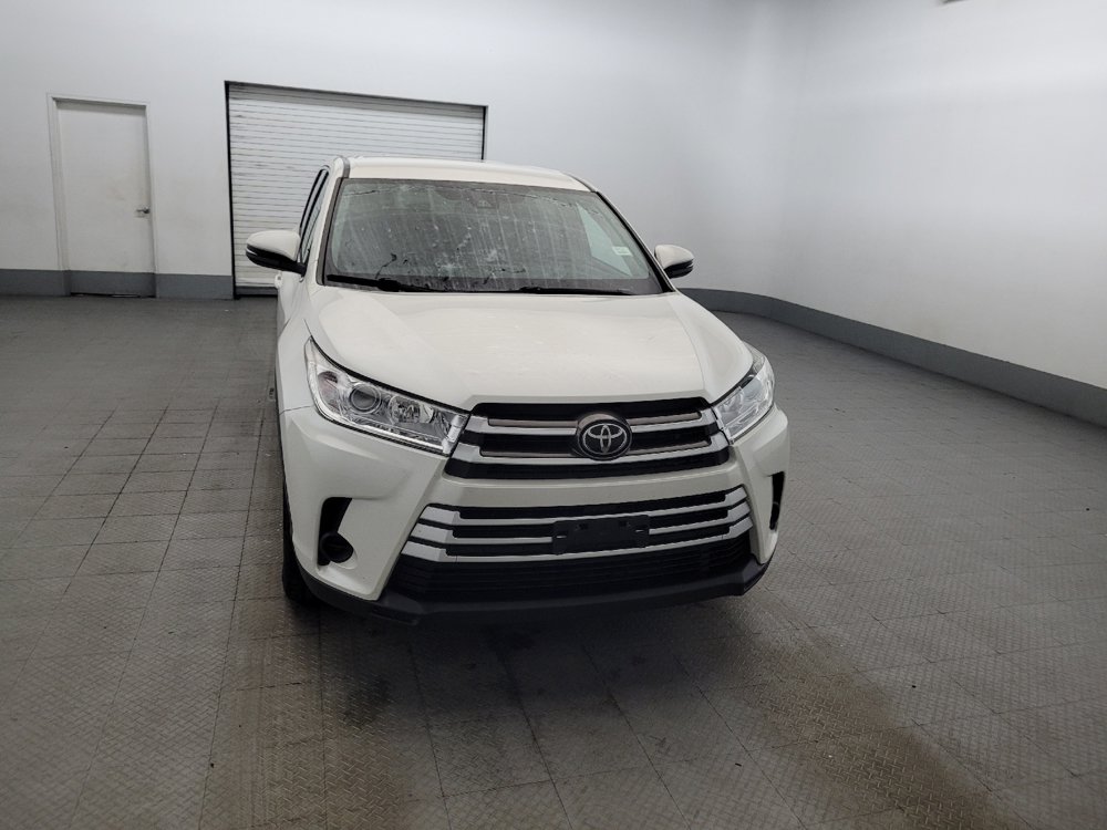 Used 2019 Toyota Highlander LE AWD/4WD image 14