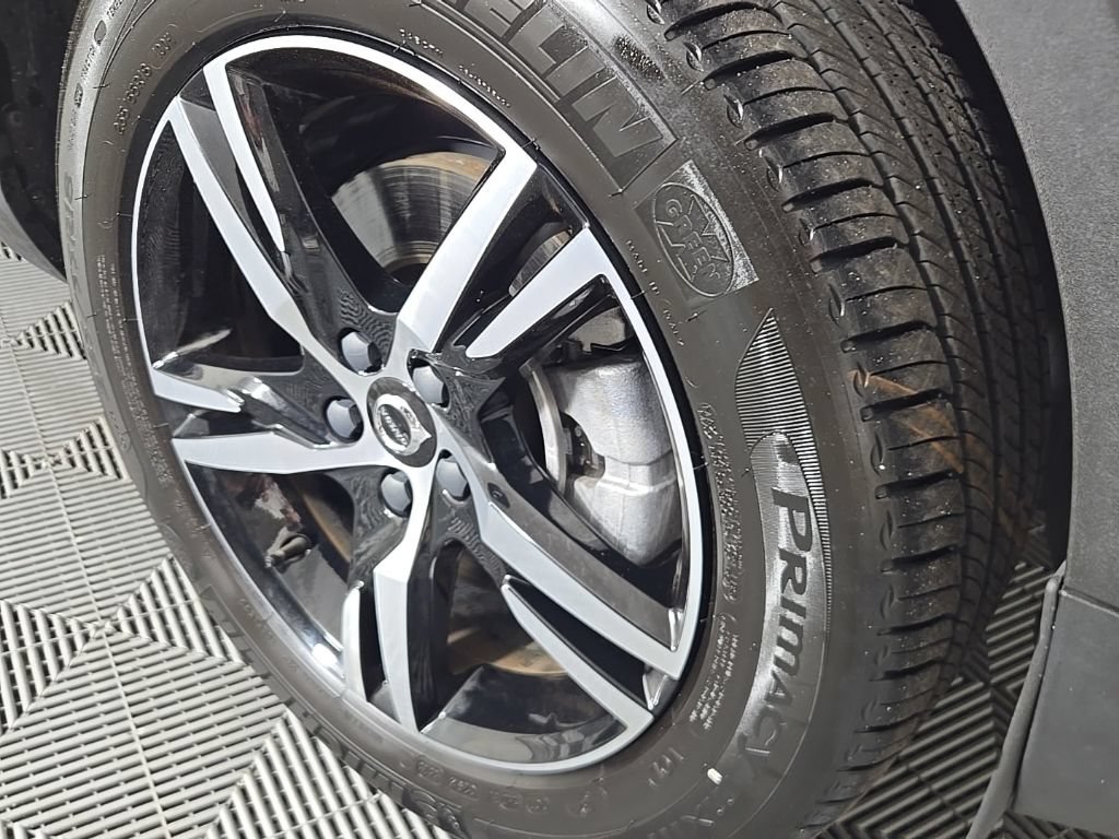 Certified 2024 Volvo XC40 B5 Core AWD/4WD image 6