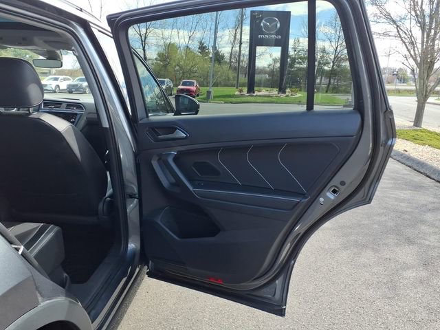 Used 2023 Volkswagen Tiguan SE w/ Panoramic Sunroof Package image 11