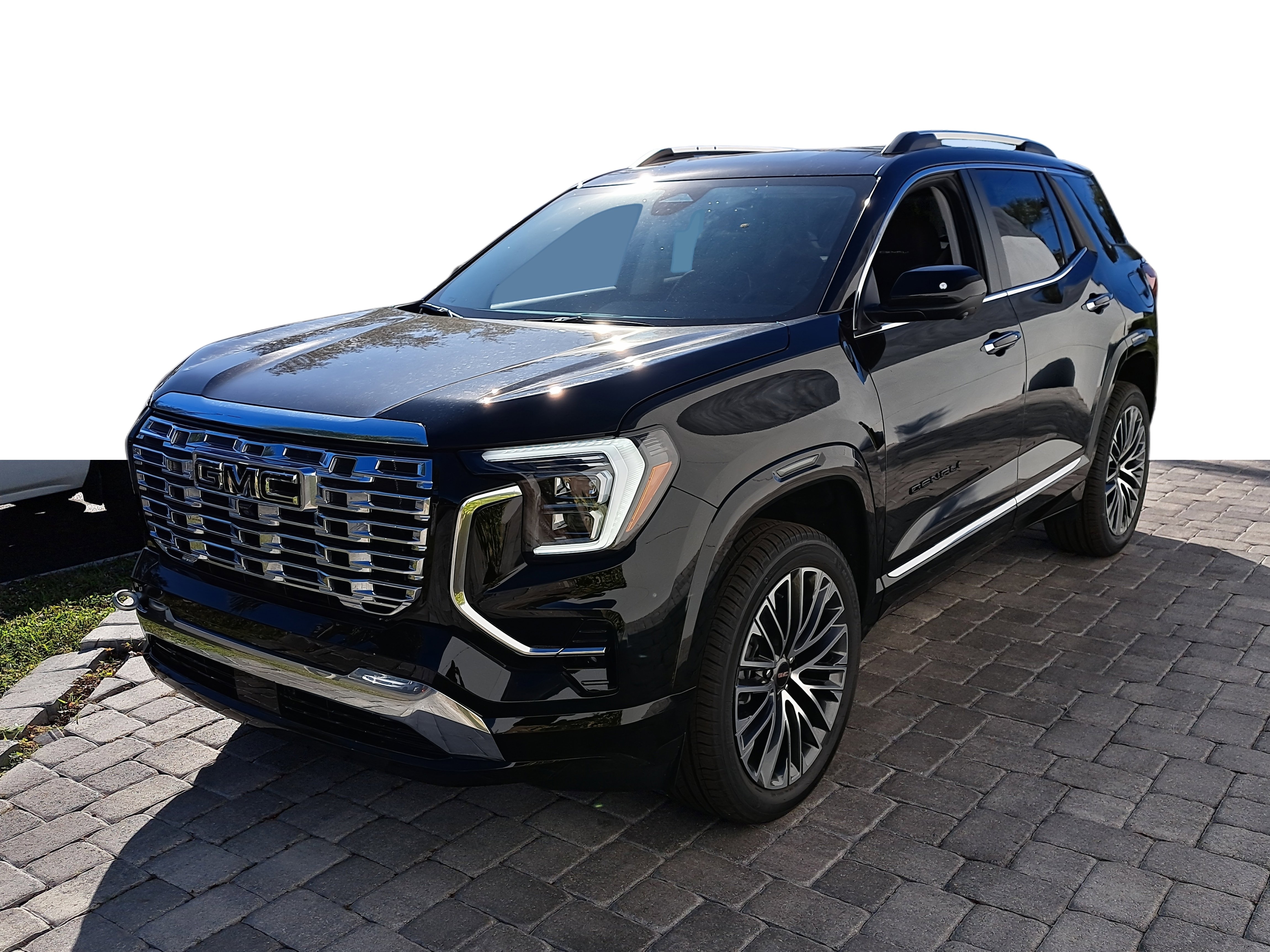 New 2026 GMC Terrain Denali w/ LPO, Black Badging Package image 3
