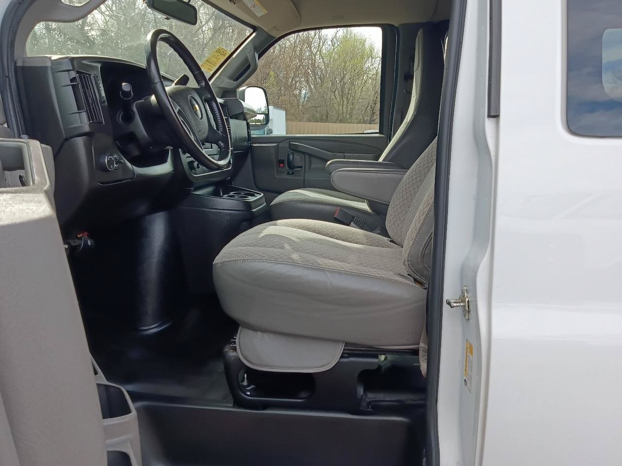 Used 2022 Chevrolet Express 3500 LS RWD image 14