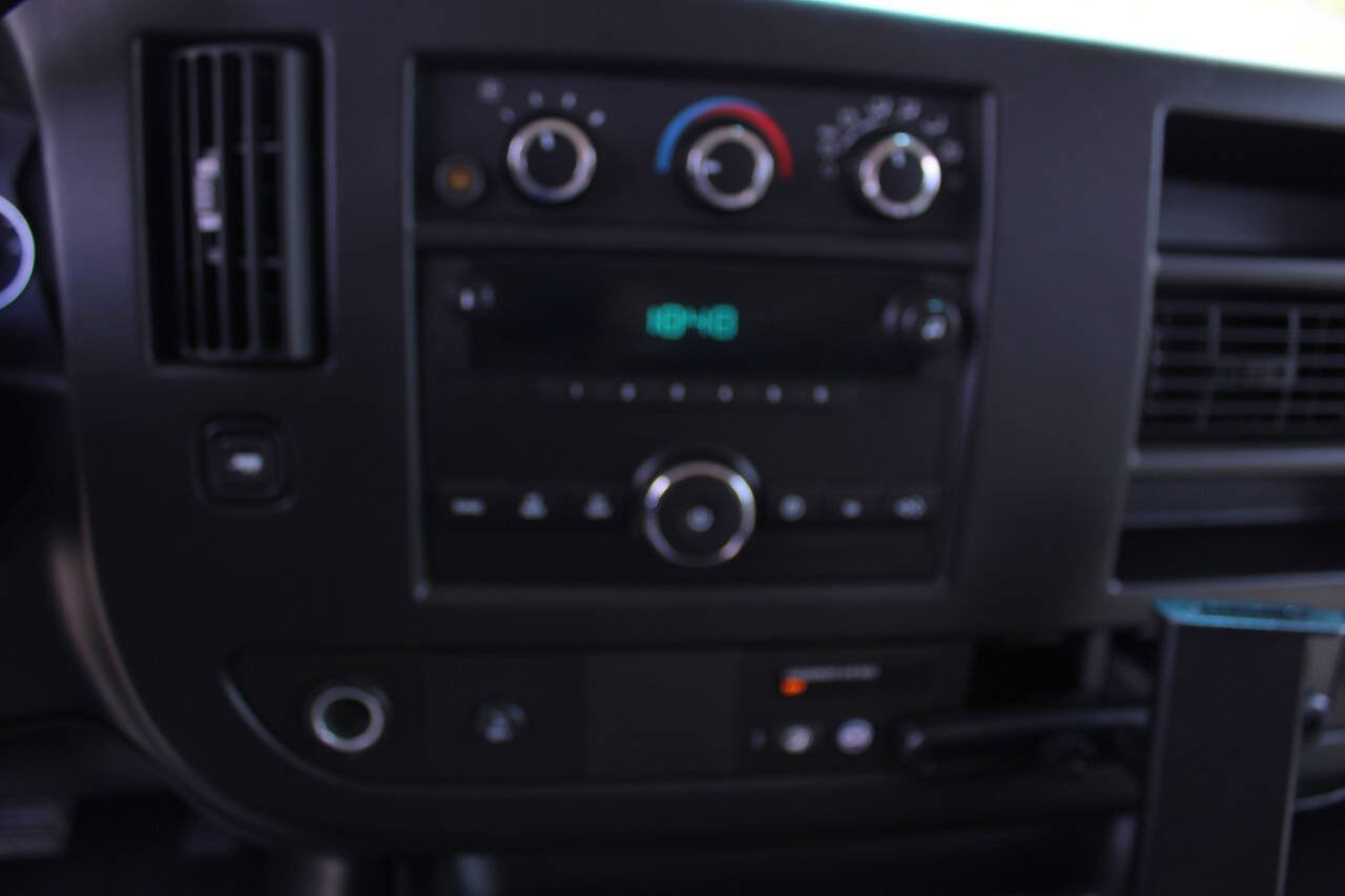 Used 2014 GMC Savana 1500 LT w/ LT Preferred Equipment Group RWD image 22