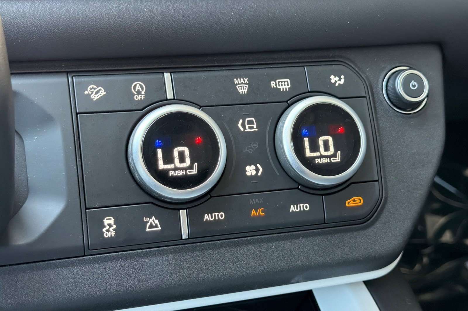 Used 2025 Land Rover Defender 110 S AWD/4WD image 18