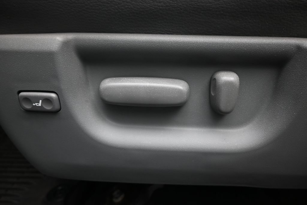 Used 2017 Toyota Sequoia Platinum AWD/4WD image 10