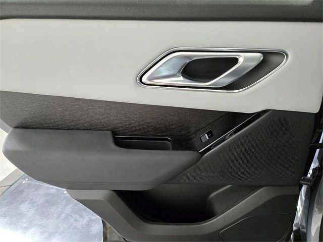 Used 2025 Land Rover Range Rover Velar Dynamic SE image 19