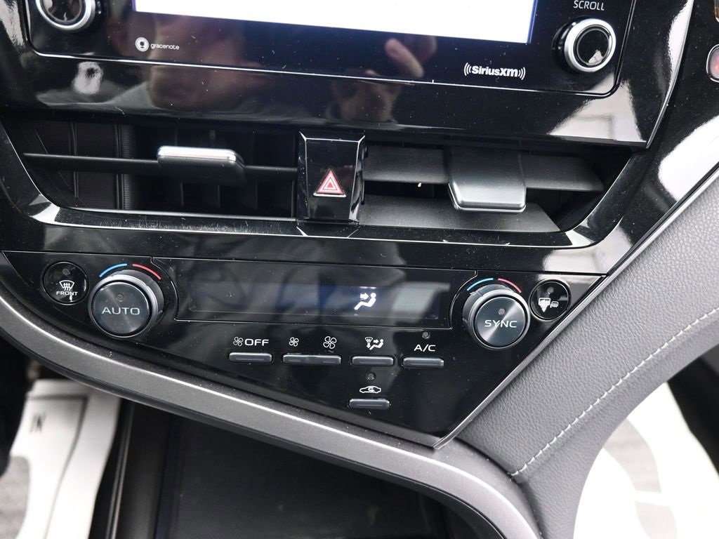 Used 2022 Toyota Camry SE image 25