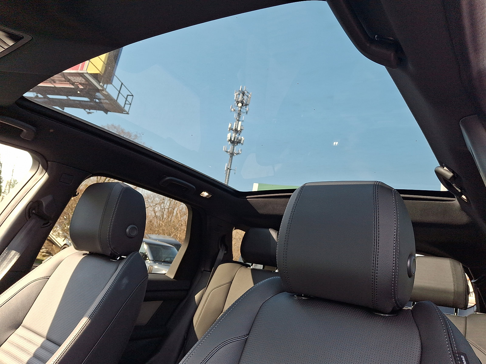 Used 2025 Land Rover Discovery Sport Dynamic SE image 6