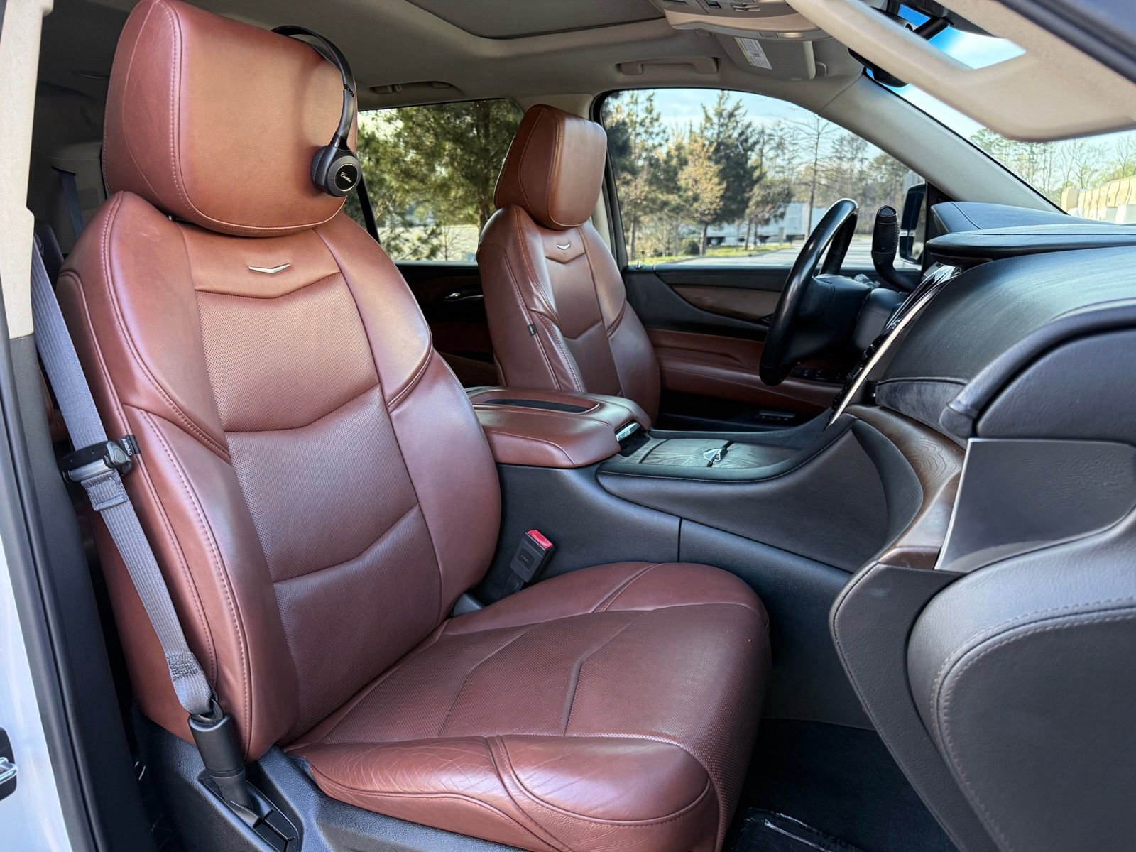 Used 2016 Cadillac Escalade Luxury image 35