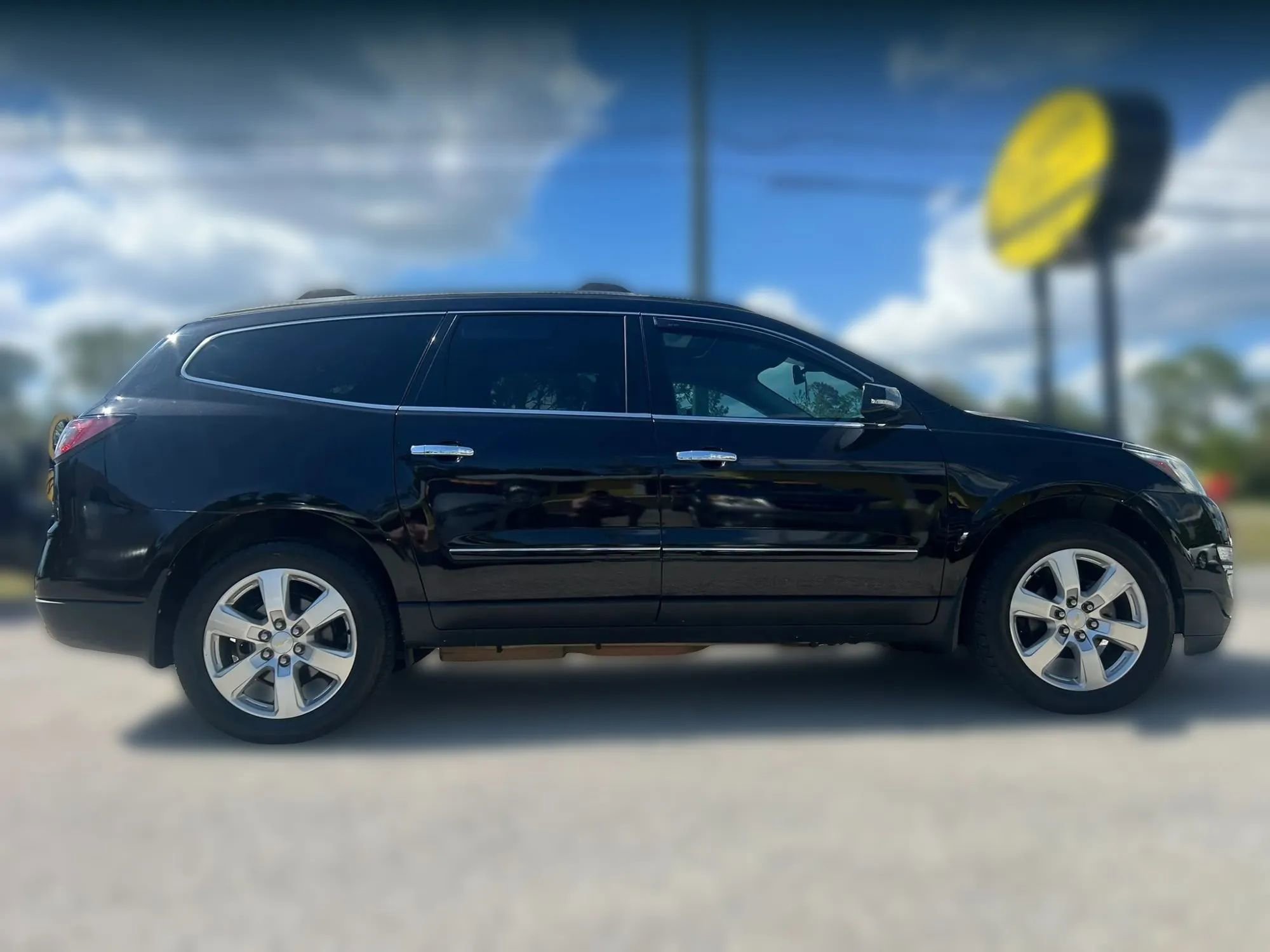 Used 2016 Chevrolet Traverse LTZ FWD image 10