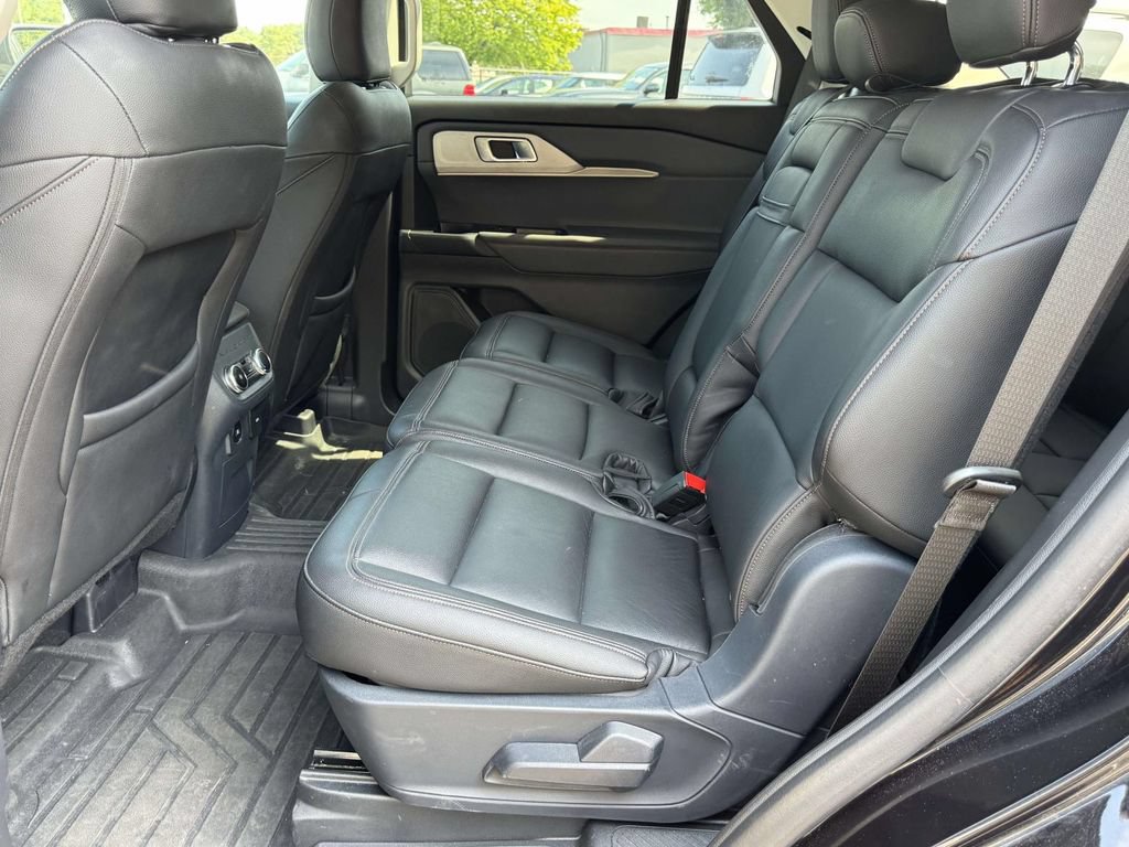 Used 2025 Ford Explorer Active RWD image 17