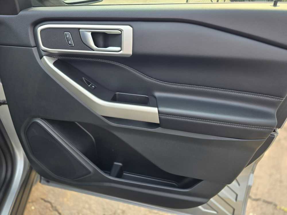 Used 2022 Ford Explorer XLT w/ Equipment Group 202A image 28