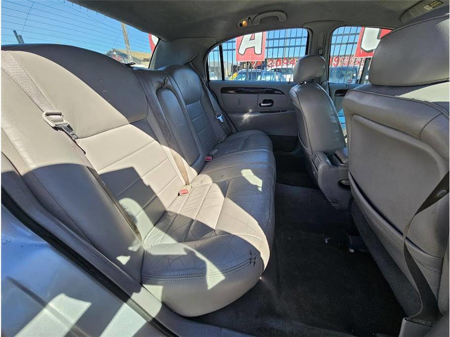 Used 1999 Lincoln Town Car Executive image 15