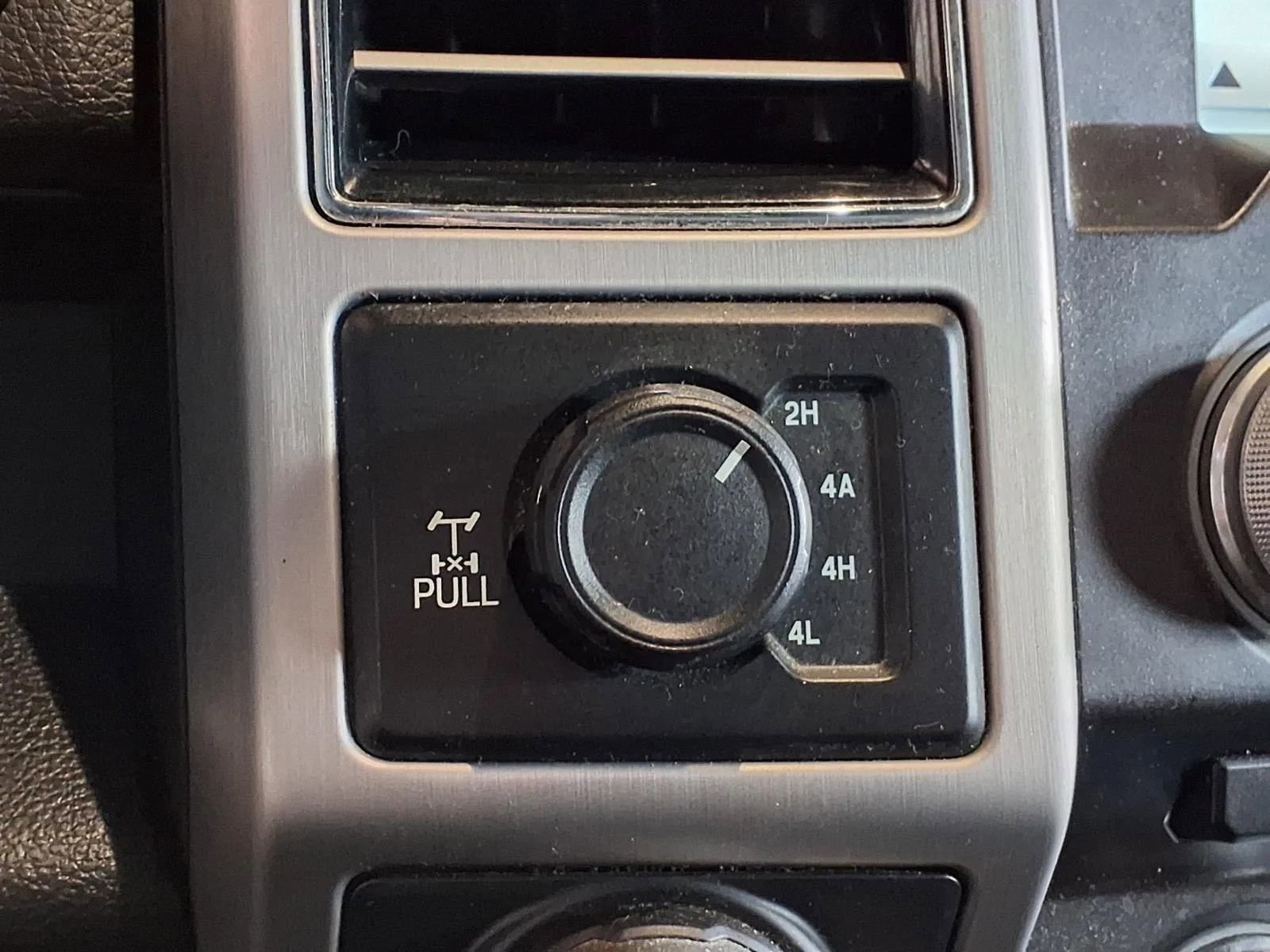 Used 2018 Ford F150 Platinum w/ Equipment Group 701A Luxury AWD/4WD image 25