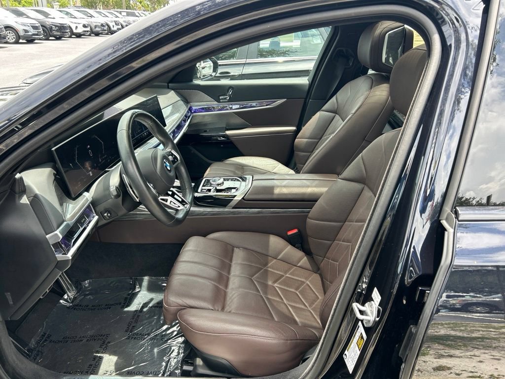Used 2025 BMW 740i RWD image 15