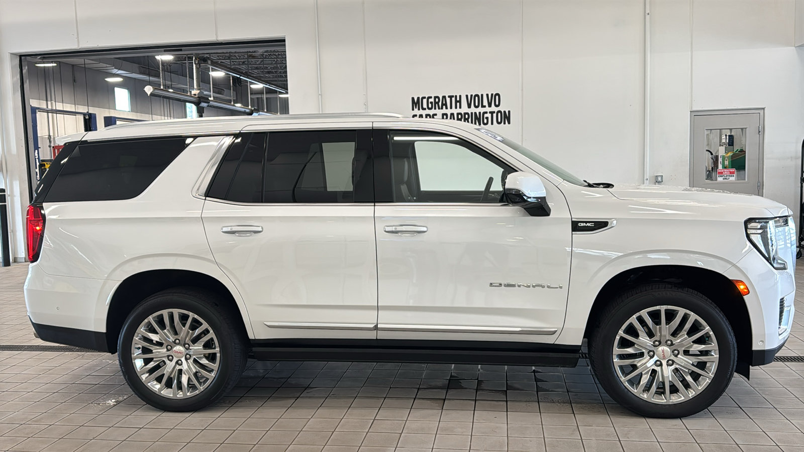 Used 2024 GMC Yukon Denali w/ Denali Reserve Package AWD/4WD image 4