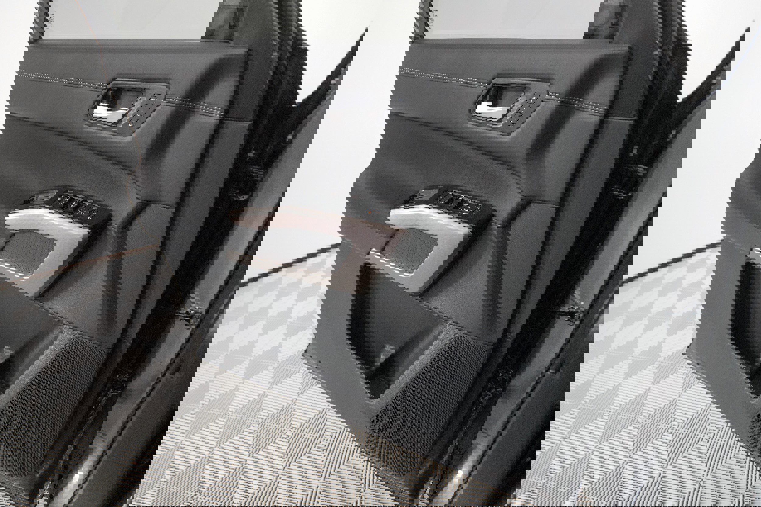 Used 2025 Nissan Pathfinder Platinum w/ Cargo Package image 13