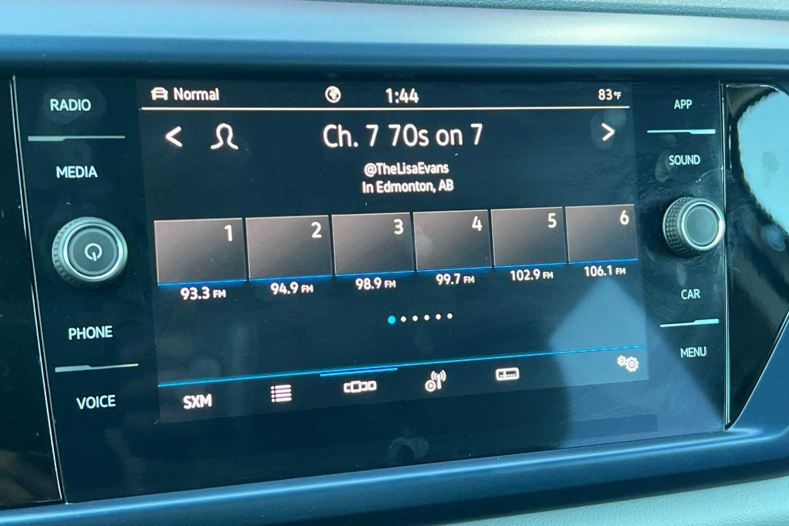 Used 2023 Volkswagen Taos SE image 15