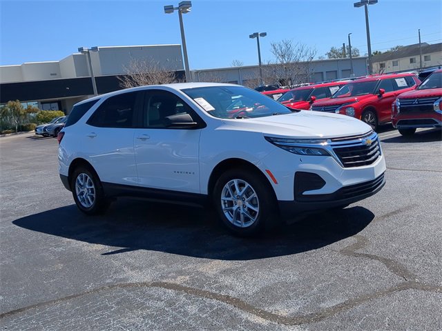 Used 2023 Chevrolet Equinox LS w/ LS Convenience Package image 4