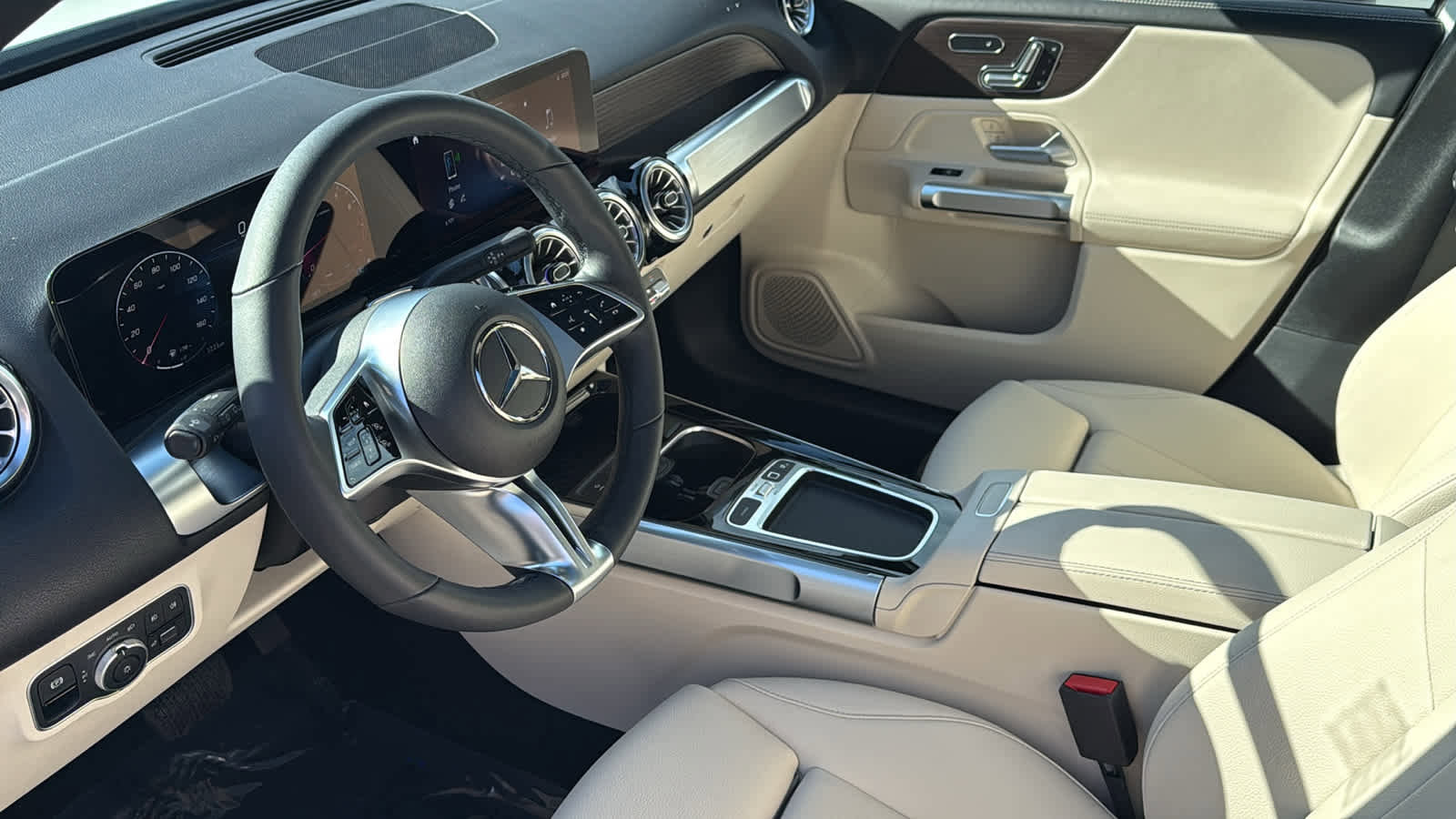 Certified 2025 Mercedes-Benz GLB 250 4MATIC image 41