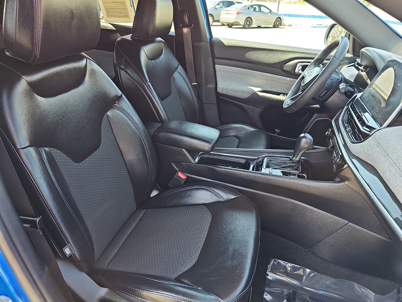Used 2023 Jeep Compass Latitude AWD/4WD image 10