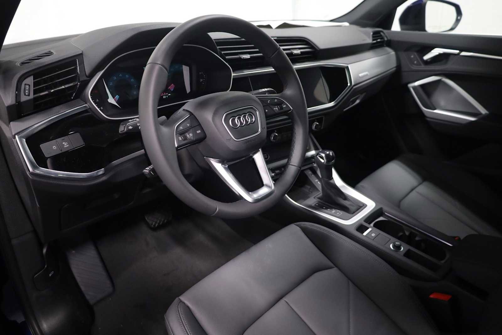 New 2025 Audi Q3 2.0T Premium image 4
