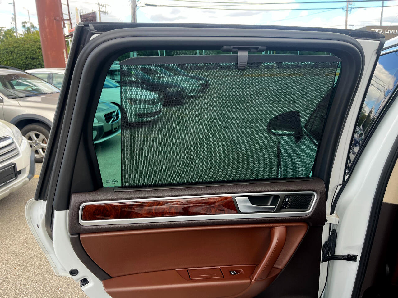 Used 2012 Volkswagen Touareg Hybrid image 13