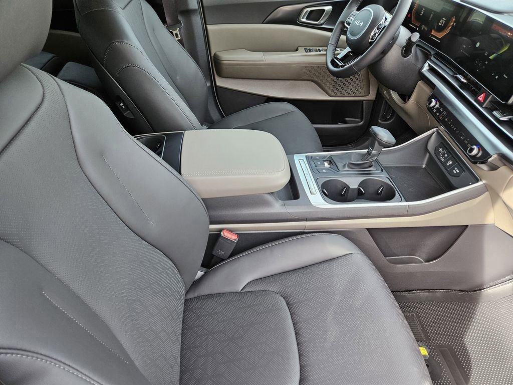 New 2026 Kia Carnival FWD image 10