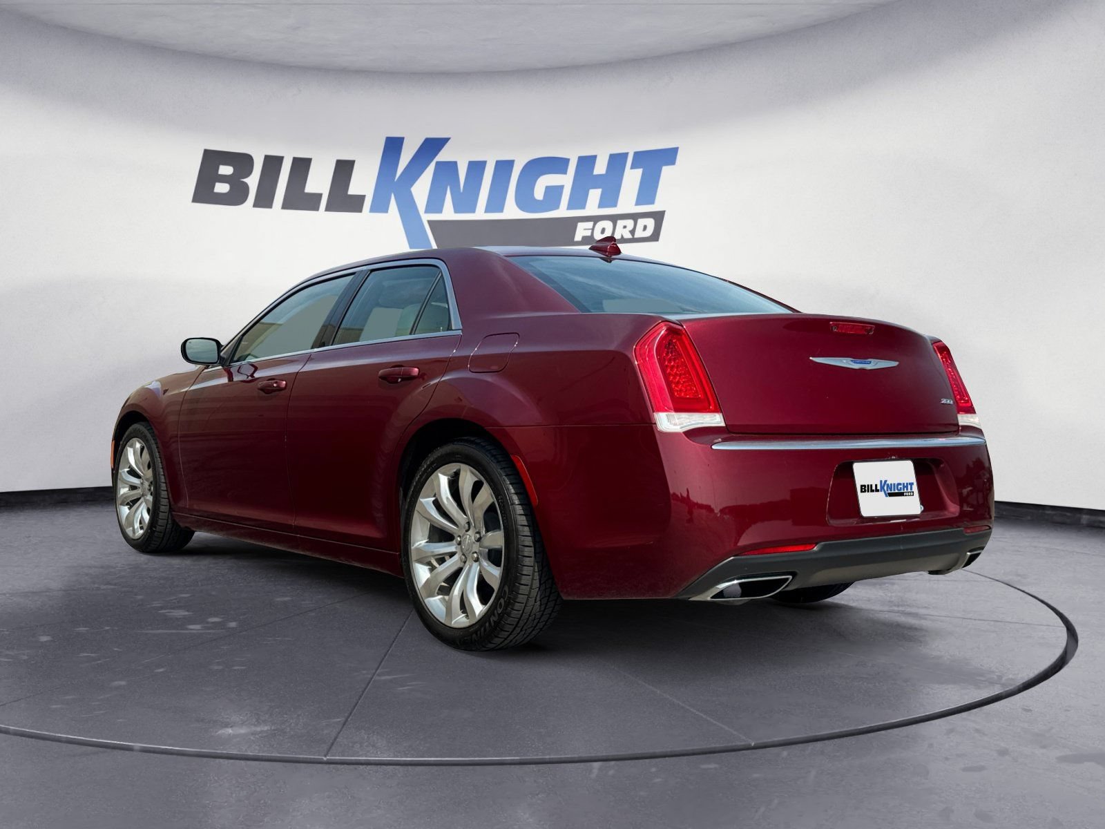Used 2018 Chrysler 300 Touring L RWD image 3