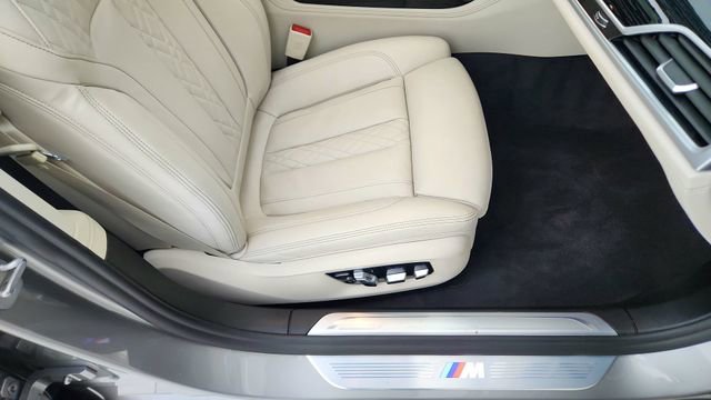 Used 2022 BMW 740i xDrive w/ M Sport Package image 24