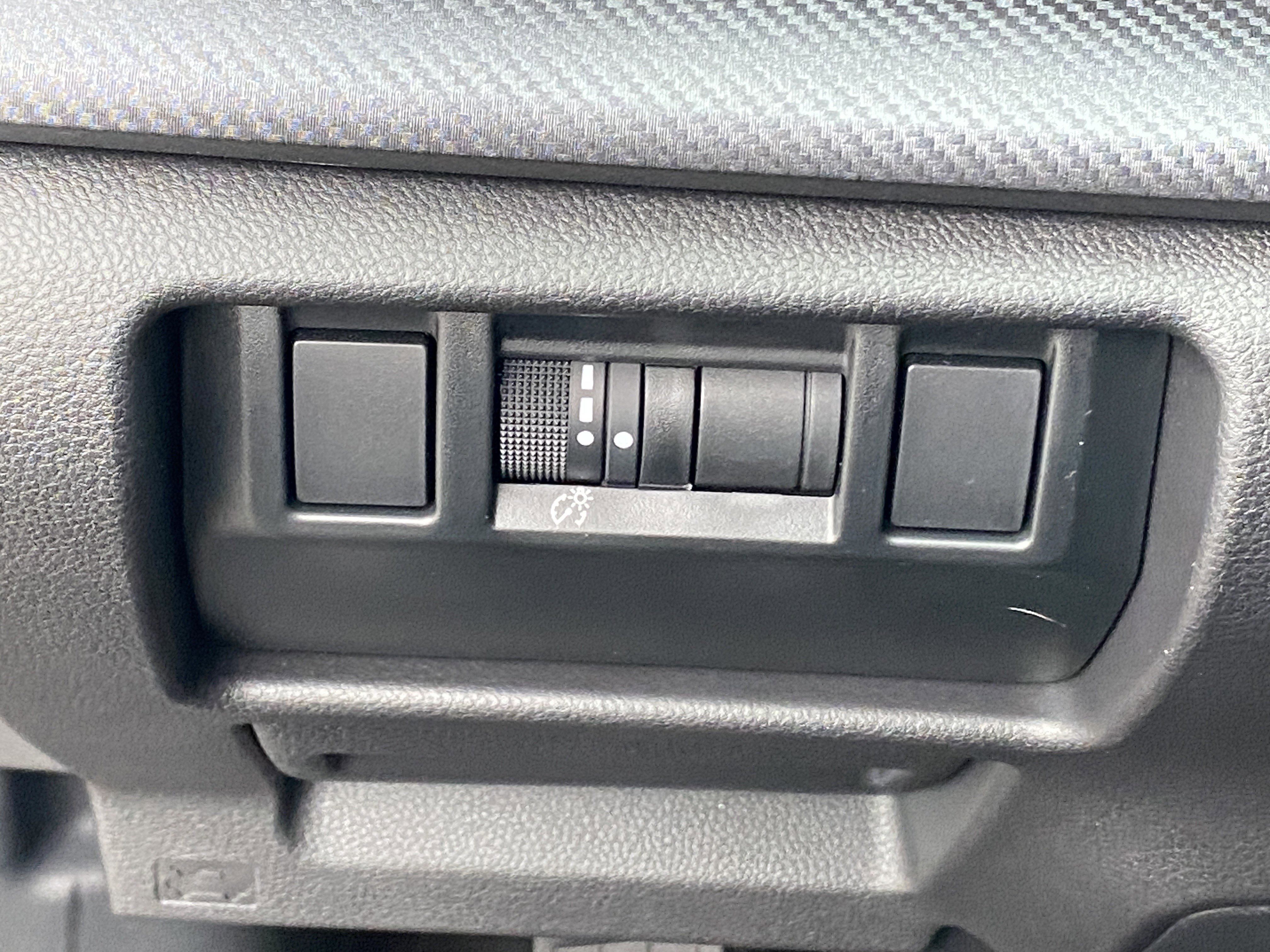 Used 2025 Subaru Crosstrek 2.5i Limited w/ Crosstrek Mirror Package image 14