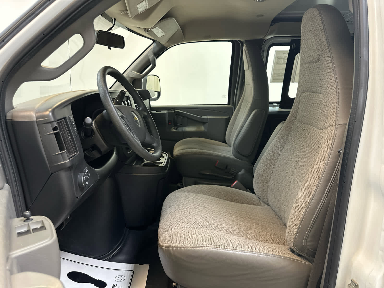 Used 2018 Chevrolet Express 2500 w/ Driver Convenience Package image 4