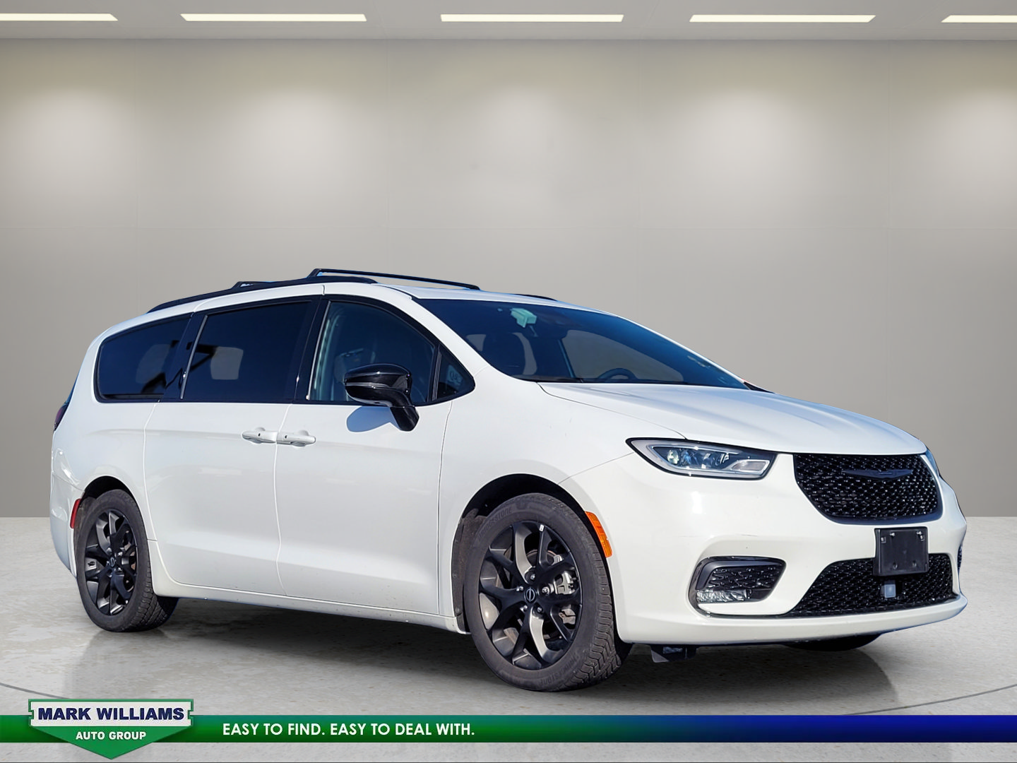 Used 2025 Chrysler Pacifica Limited FWD image 1