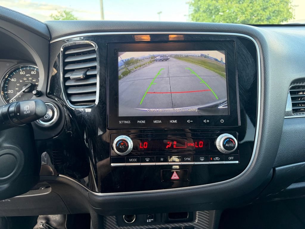 Used 2021 Mitsubishi Outlander 4WD Plug-In Hybrid image 32