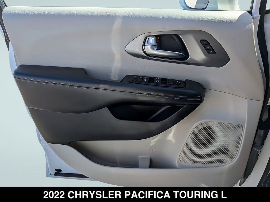 Used 2022 Chrysler Pacifica Touring-L FWD image 25