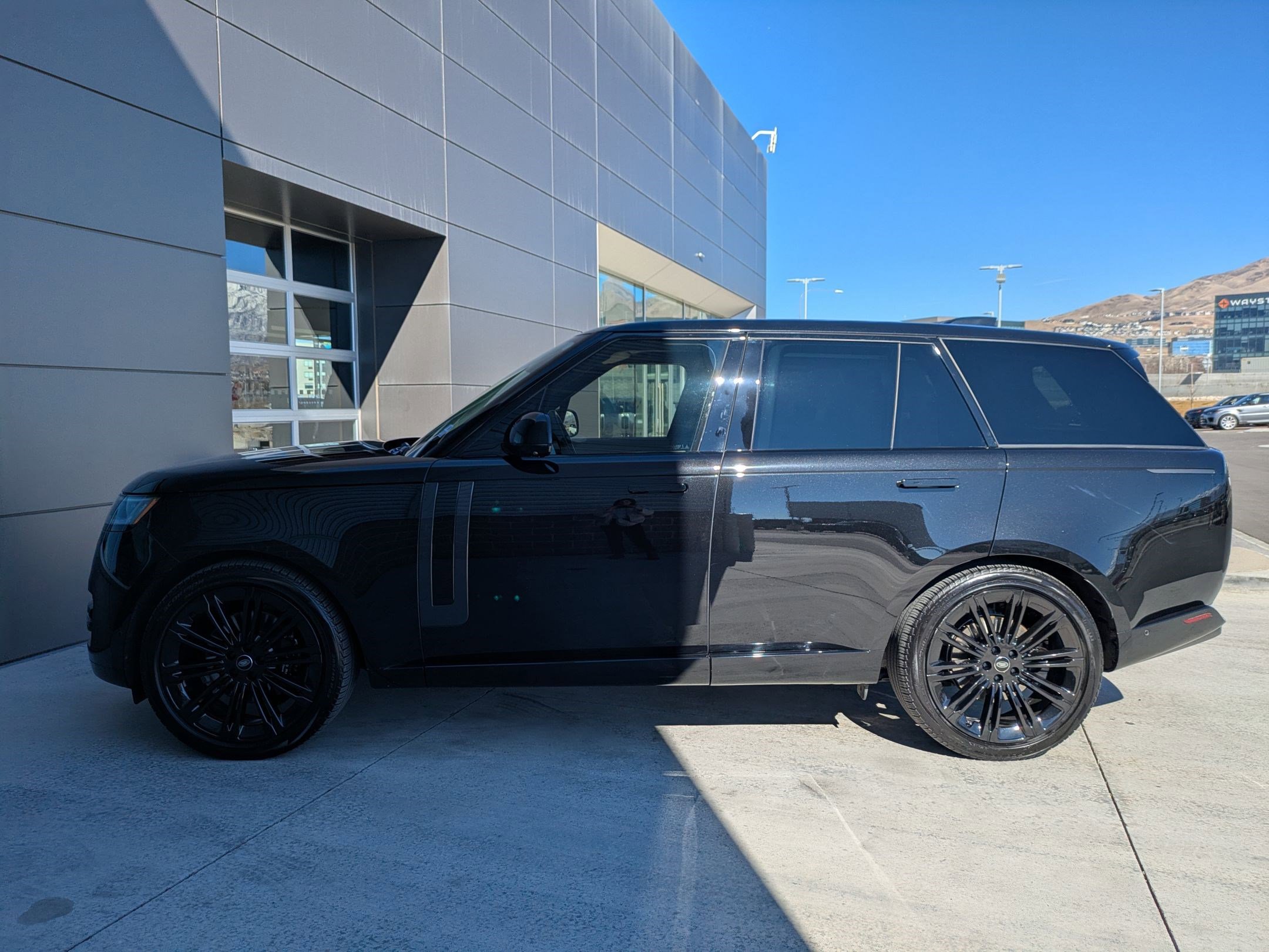 Certified 2024 Land Rover Range Rover SE image 11