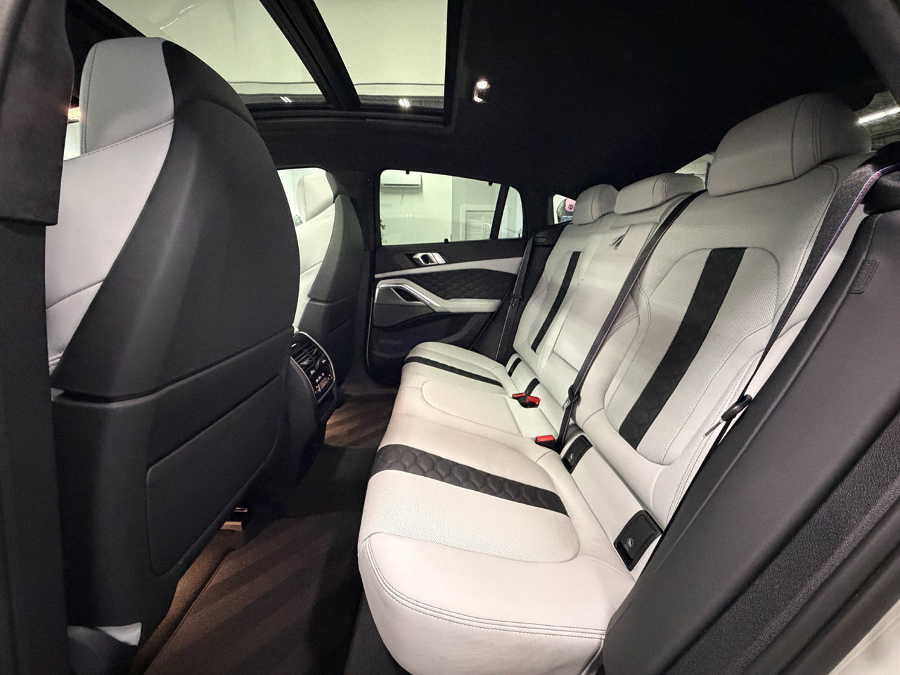 Used 2023 BMW X6 M Competition image 15