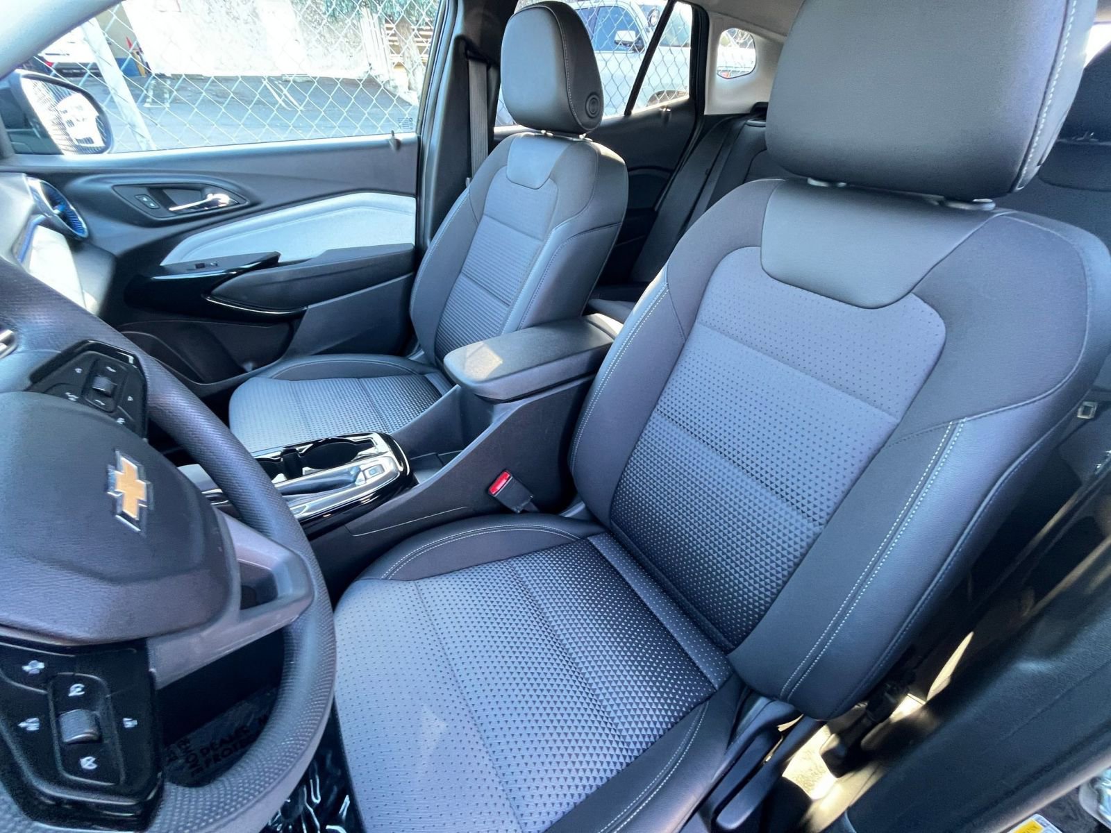 Used 2025 Chevrolet Trax LT image 34