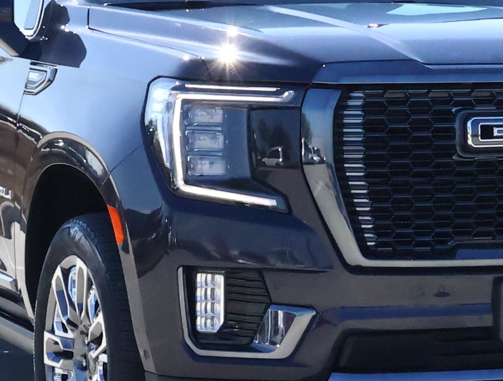 Used 2024 GMC Yukon XL Denali Ultimate AWD/4WD image 9