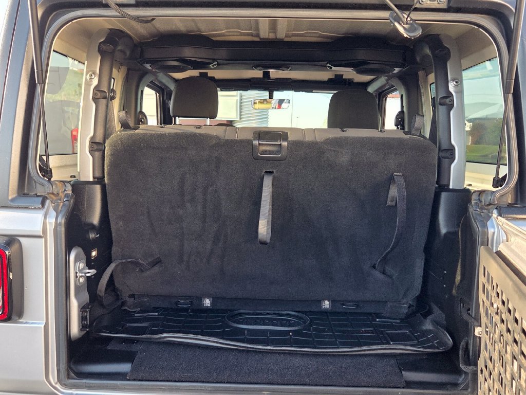 Used 2018 Jeep Wrangler Rubicon AWD/4WD image 6