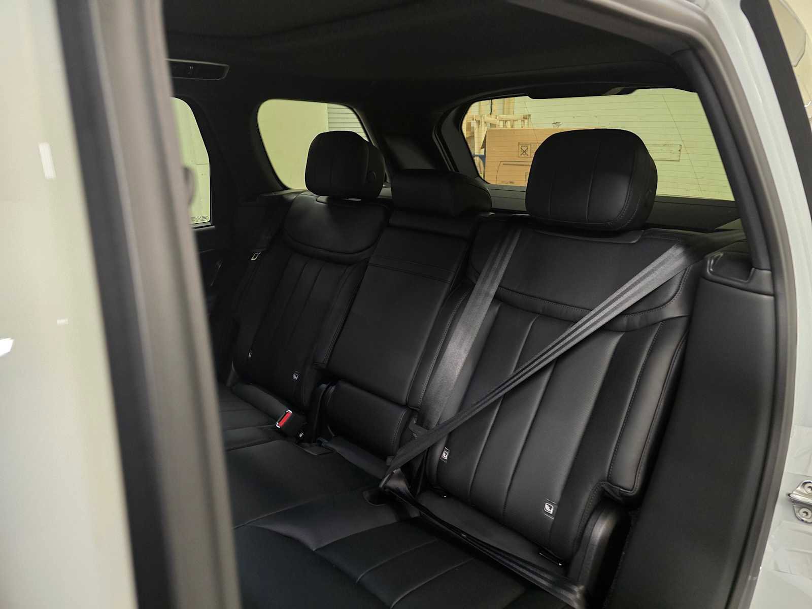 New 2026 Land Rover Range Rover SE image 19