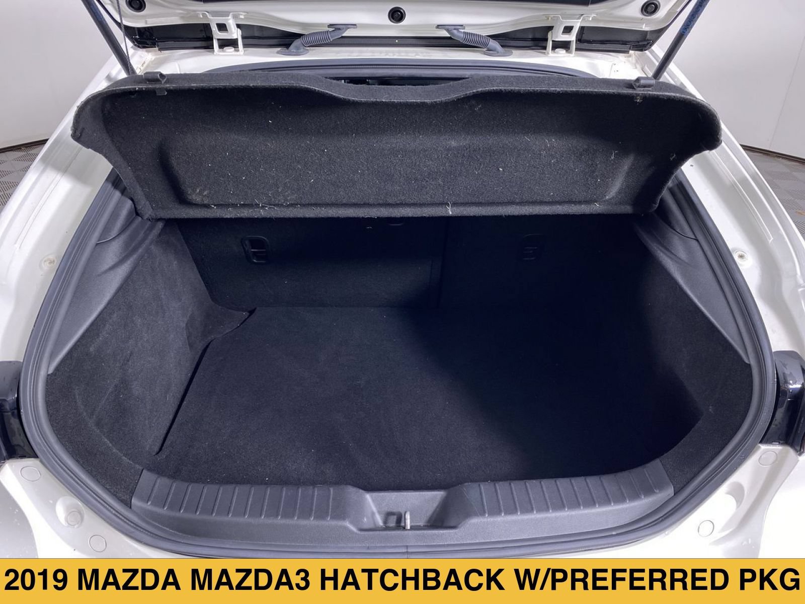 Used 2019 MAZDA MAZDA3 Hatchback w/ Preferred Package FWD image 14