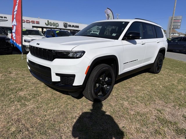New 2025 Jeep Grand Cherokee L Altitude image 3