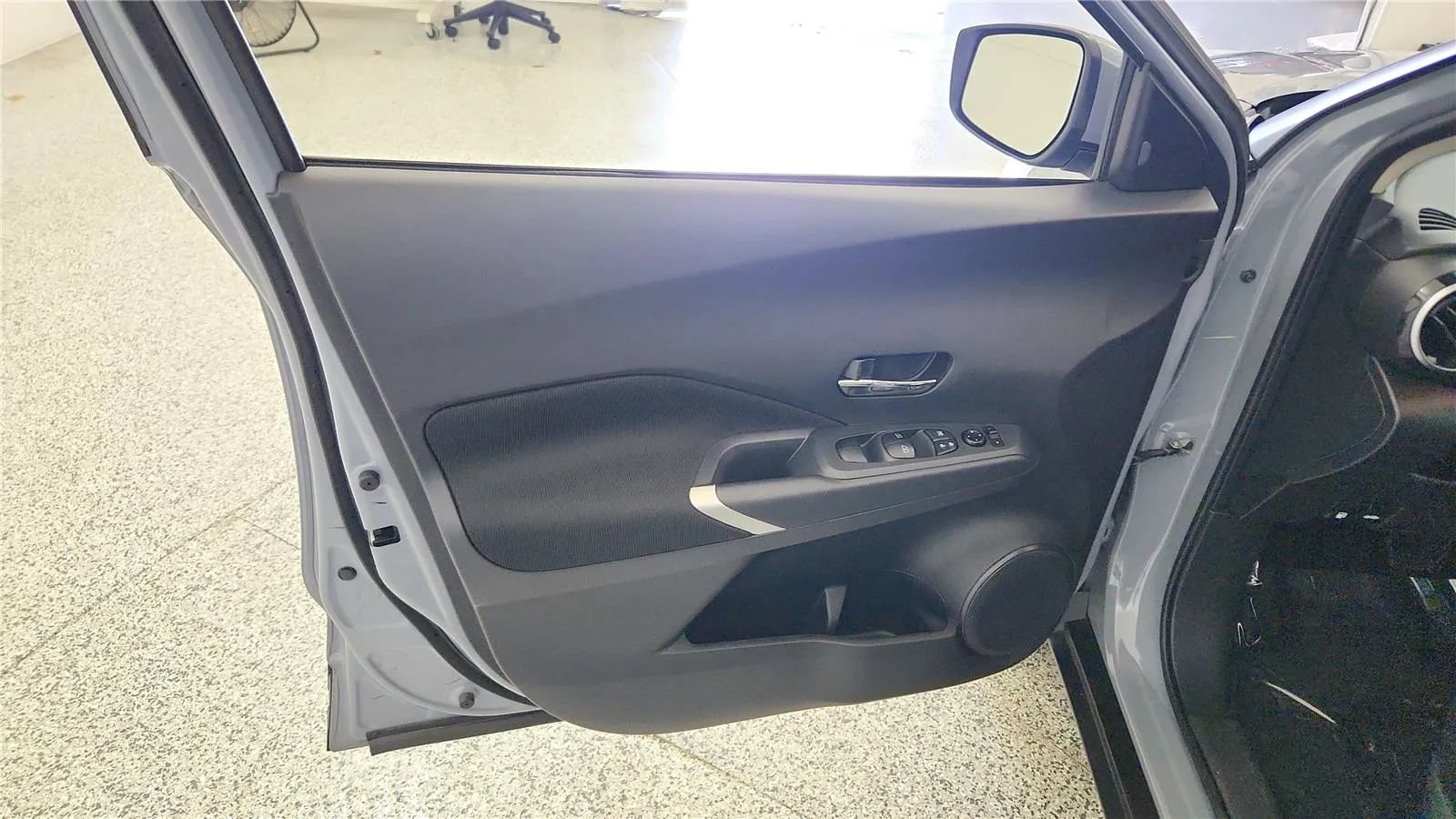 Used 2024 Nissan Kicks SV FWD image 31