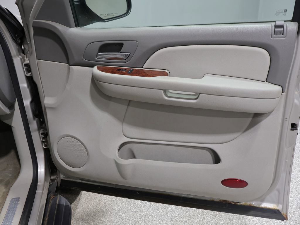 Used 2009 Chevrolet Suburban LT AWD/4WD image 25