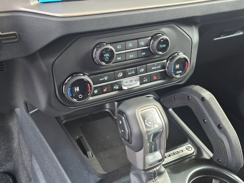New 2025 Ford Bronco Outer Banks w/ Sasquatch Package image 18