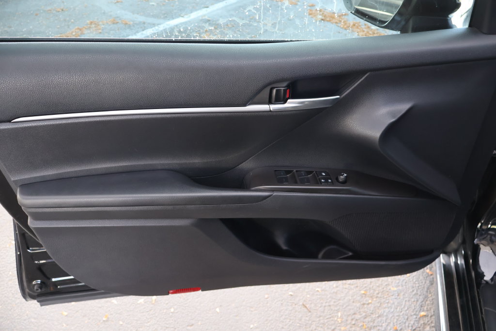Used 2022 Toyota Camry SE FWD image 21