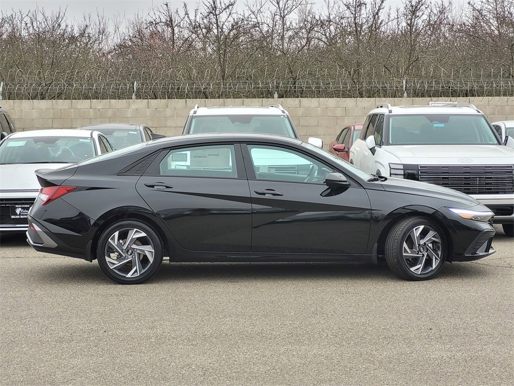 New 2025 Hyundai Elantra Sport image 3