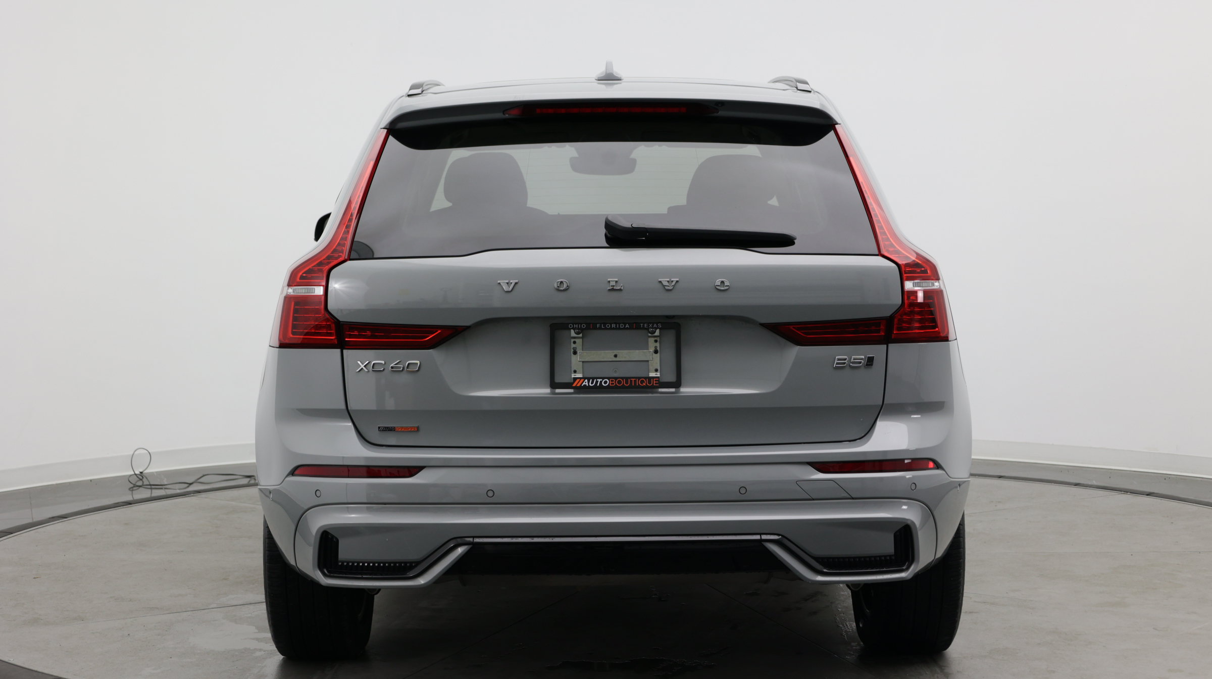 Used 2024 Volvo XC60 B5 Plus AWD/4WD image 6
